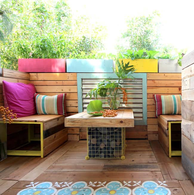 Build a stunning tropical outdoor room with pallets- A Renters Remodel! 