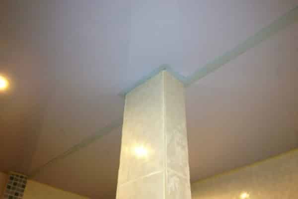 Обводка колонны при помощи стыка двух полотнищ