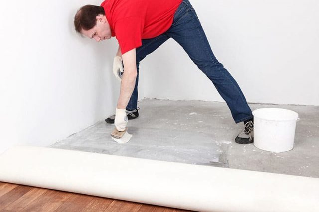 Как положить линолеум на бетонный пол: как подготовить и чем закрепить
