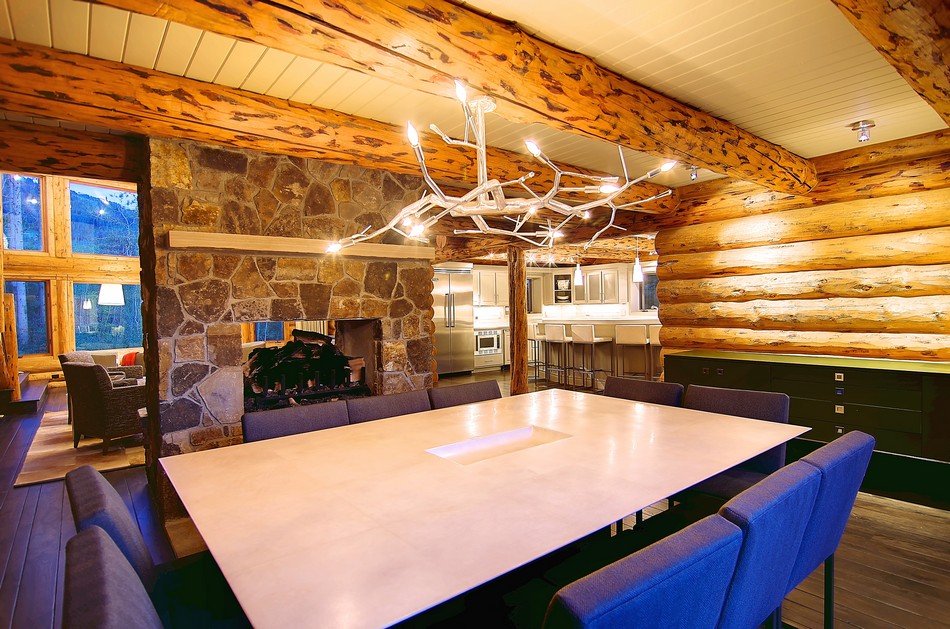 Colorado-log-cabin-dining-area
