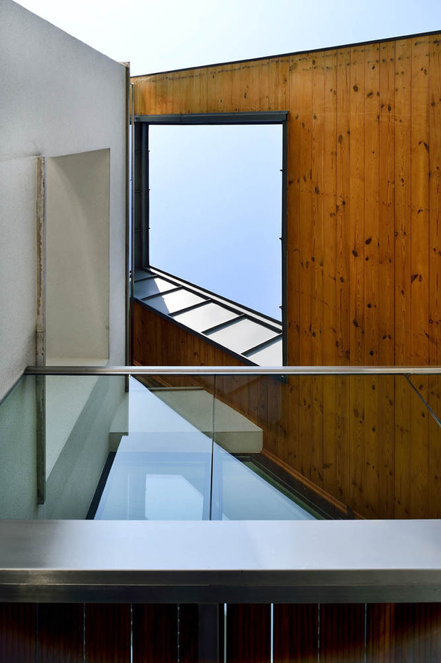 glass-elevator-multiple-levels-slope-house-30-roof.jpg