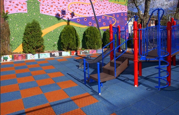 Резиновая плитка широко применяется при оформлении детских игровых и спортивных площадок