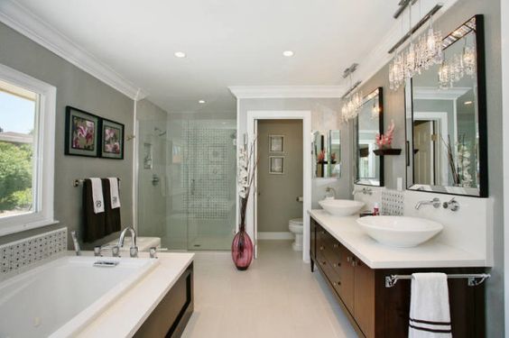 Стильная ванная в частном доме, фото