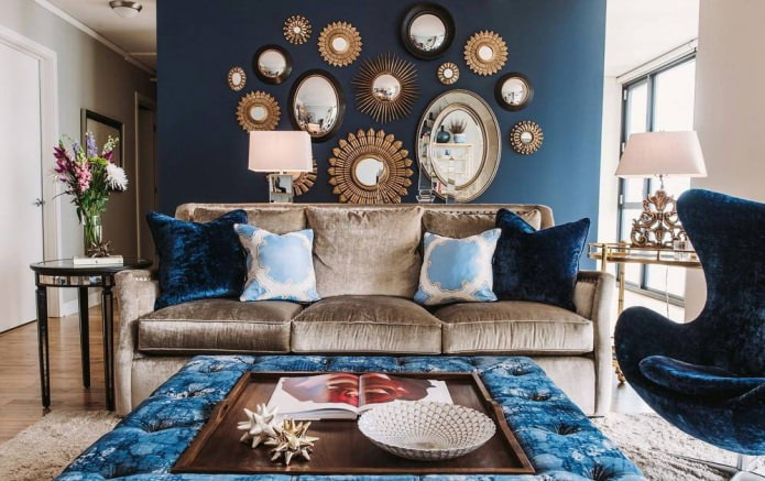 Коричнево-синий цвет в интерьере гостиной