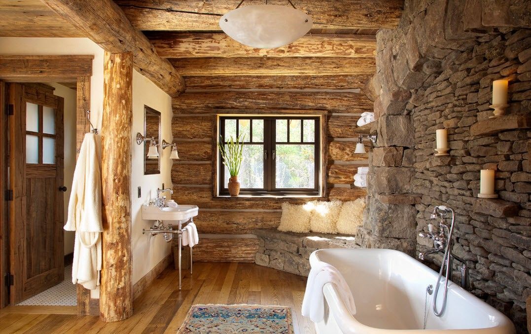 Дизайн ванной комнаты в деревянном доме с отделкой натуральным камнем