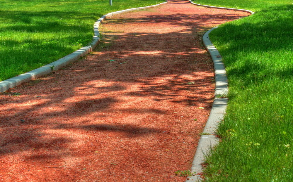 Красная дорожка с покрытием из теннисита