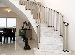 Монолитная лестница - незаменимый атрибут в частном доме