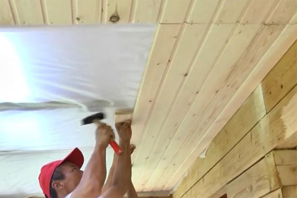 Способы отделки потолка в деревянном доме