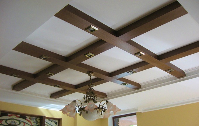 Балки на потолке: необычное дизайнерское решение (фото)