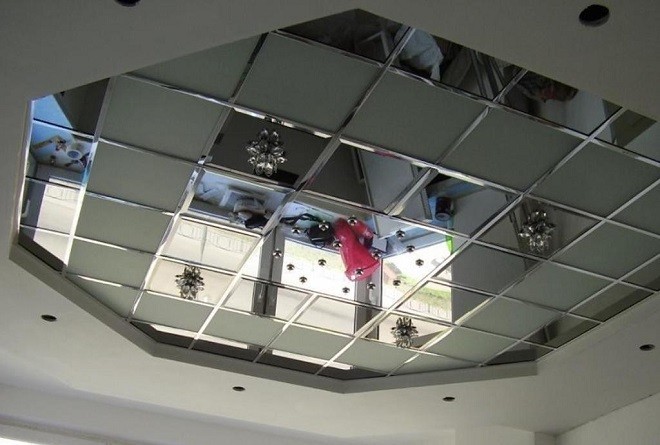 Кассетные потолки с зеркальными поверхностями