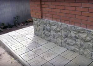 Вариант отмостки из тротуарной плитки
