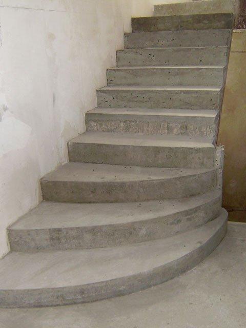 Если с ответственностью подойти к каждому этапу работ по возведению бетонной лестницы, то она прослужит долгое время