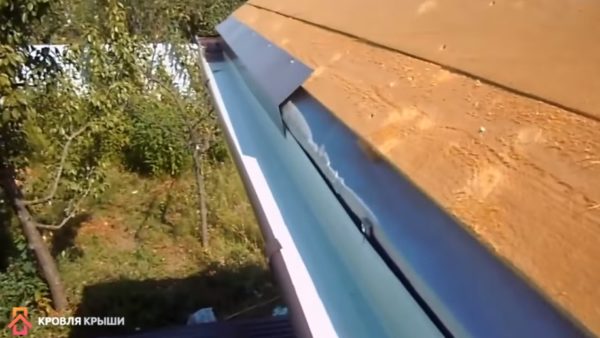 На фото показано правильное положение капельника