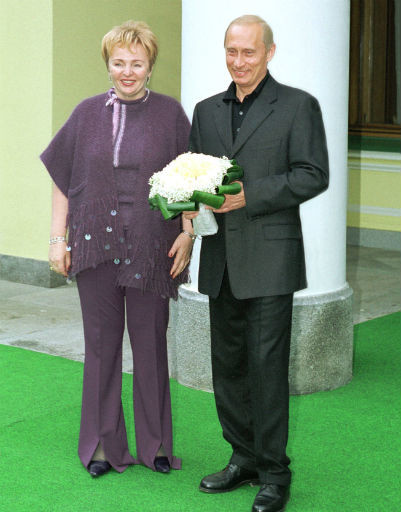 2002 год. Людмила и Владимир Путины принимают в Ново-Огарево чету Бушей