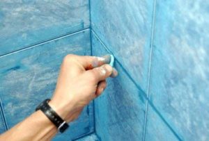 как затирать швы на плитке на стене