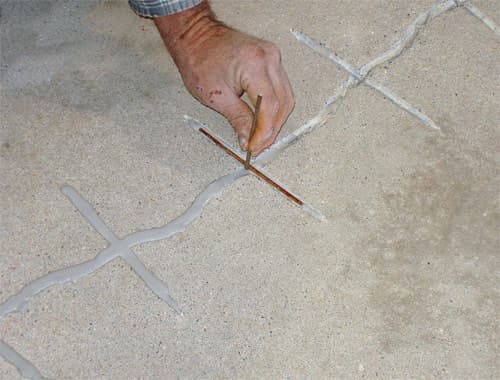 т бетонного пола с помощью эпоксидной смолы: заделка трещин