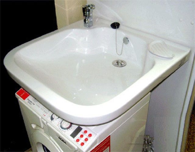 Размеры "кувшинки" должны исключать попадание воды на панель управления стиральной машинки
