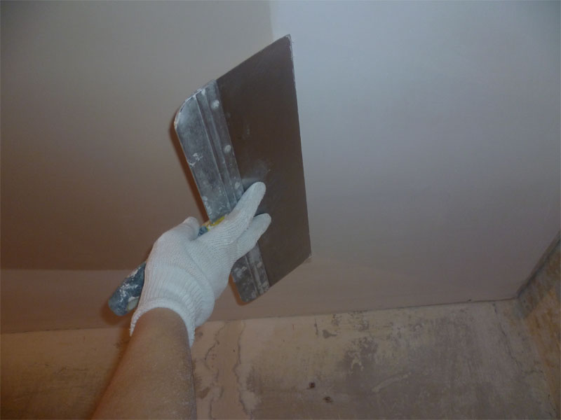 как выровнять потолок под покраску