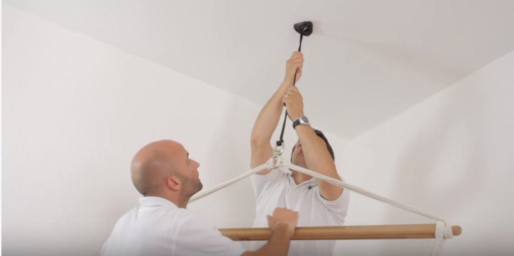 how -to-instal-the-hanging-chair-from-the-ceiling-step2