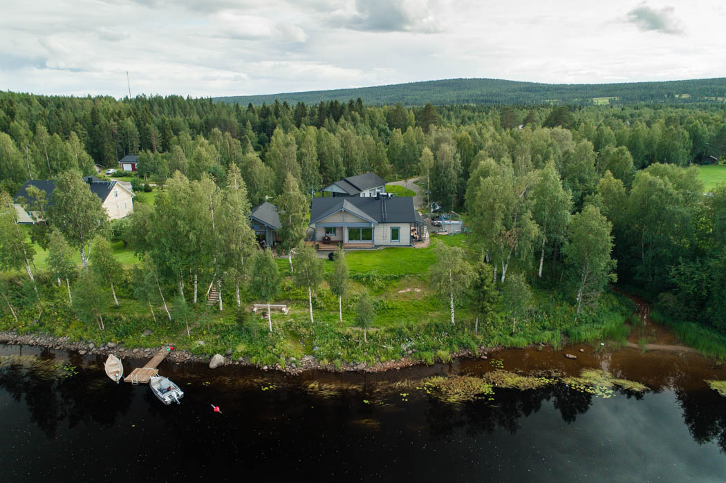 Cosy wooden cottage by Rovaniemi Log House, situated on the shore of Ounasjoki river.