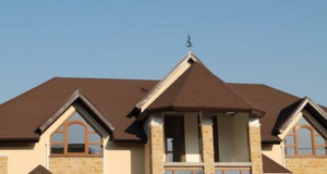 Сочетание цветов фасада и крыши – коричневый цвет